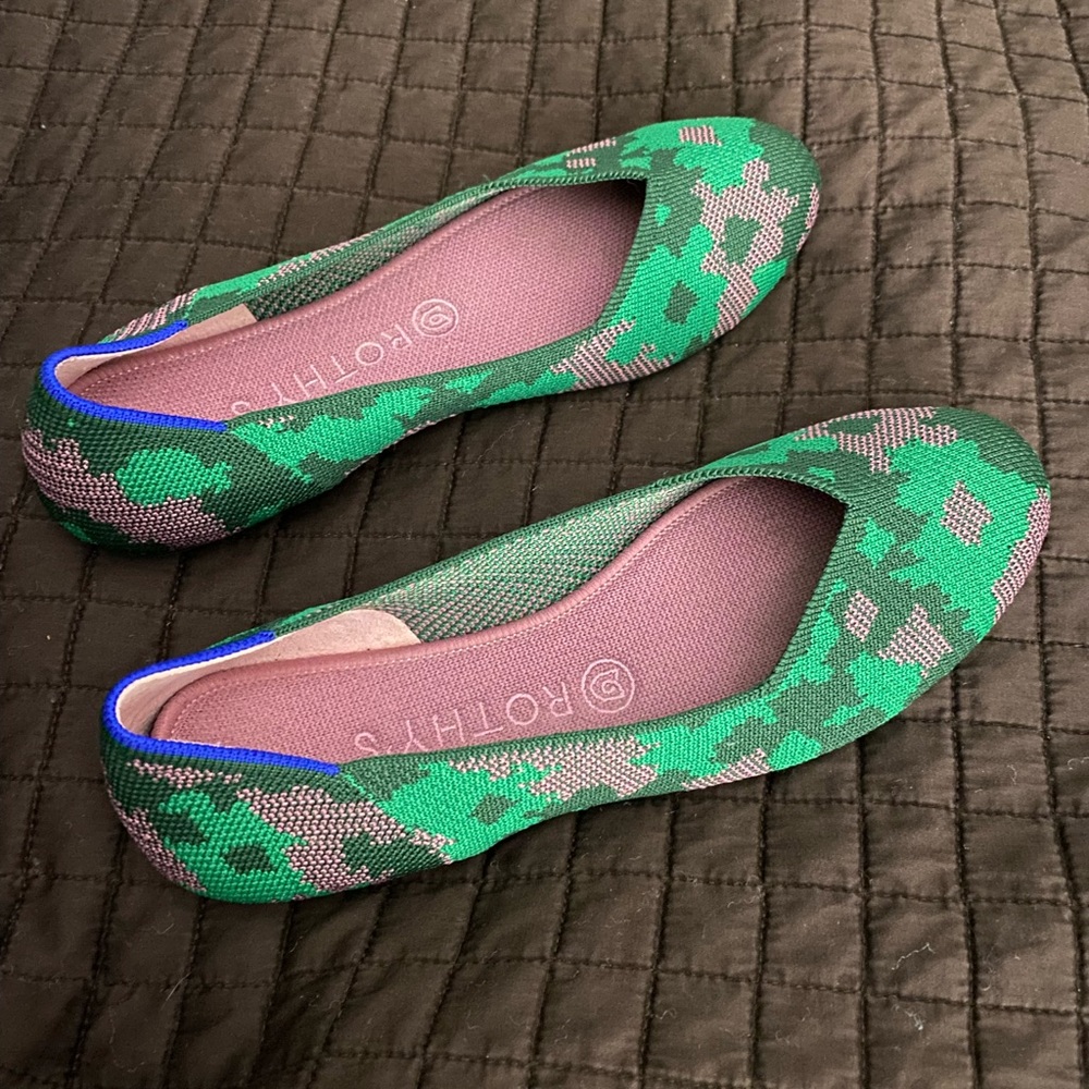VGUC Rothys, Botanic Camo Flats - Size 8.5